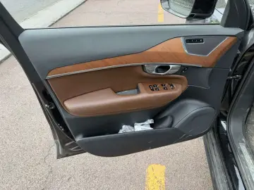 2019 Volvo XC90 с пробегом 65 000 км