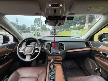 2019 Volvo XC90 с пробегом 65 000 км