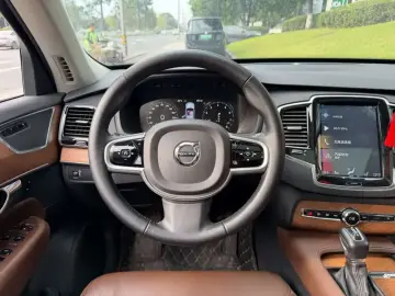 2019 Volvo XC90 с пробегом 65 000 км