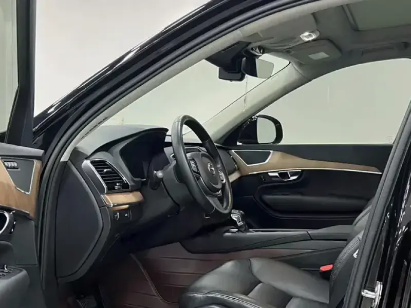 2019 Volvo XC90 с пробегом 77 000 км