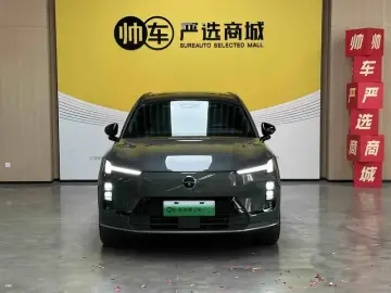 2026 Volvo XC70 с пробегом 4 000 км