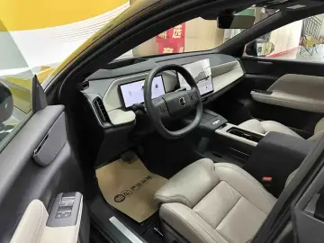 2026 Volvo XC70 с пробегом 4 000 км