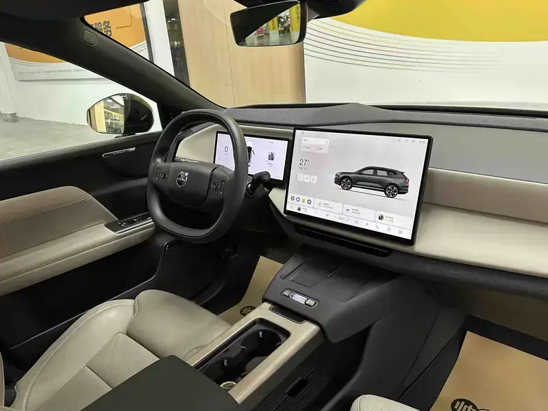 2026 Volvo XC70 с пробегом 4 000 км