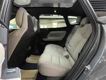 2026 Volvo XC70 с пробегом 4 000 км