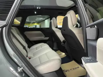 2026 Volvo XC70 с пробегом 4 000 км
