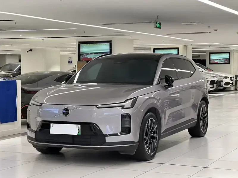 2026 Volvo XC70 с пробегом 16 800 км