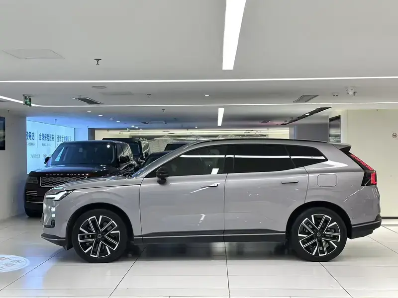 2026 Volvo XC70 с пробегом 16 800 км