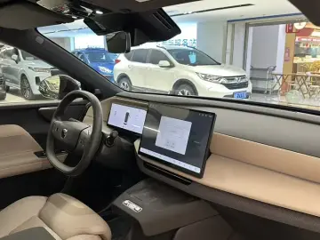 2026 Volvo XC70 с пробегом 16 800 км
