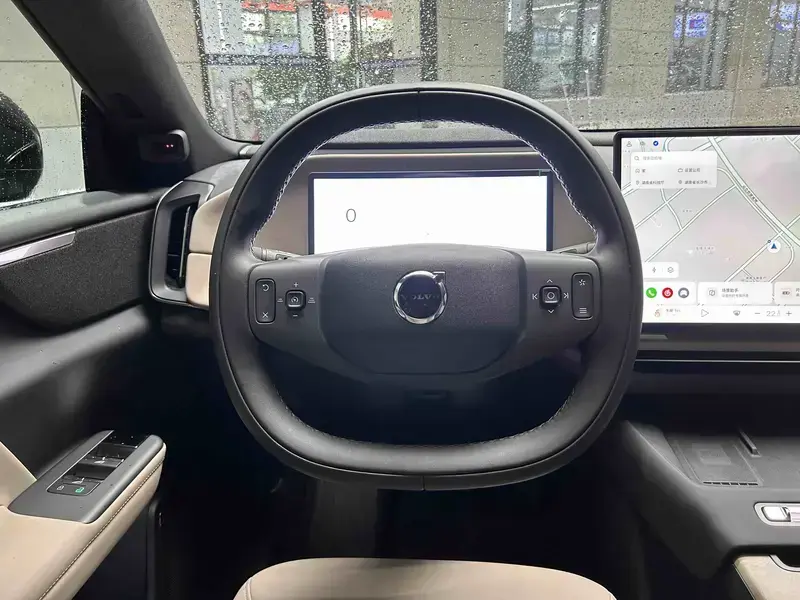 2026 Volvo XC70 с пробегом 16 000 км