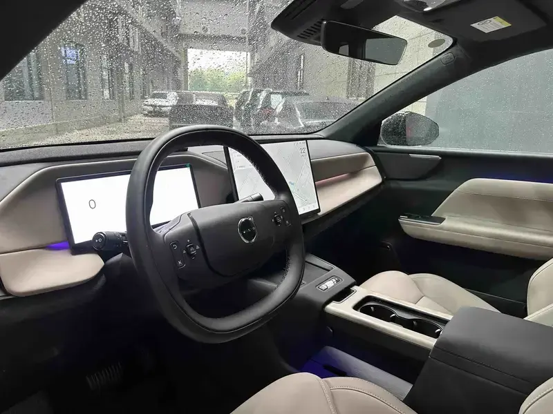 2026 Volvo XC70 с пробегом 16 000 км
