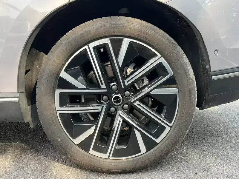 2026 Volvo XC70 с пробегом 14 000 км