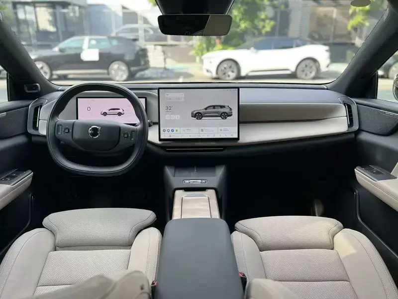 2026 Volvo XC70 с пробегом 14 000 км
