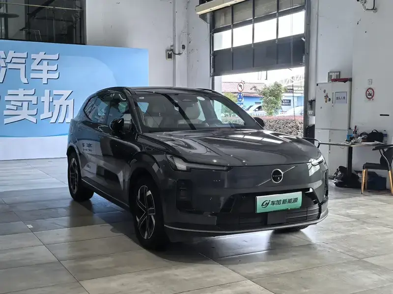 2026 Volvo XC70 с пробегом 15 100 км