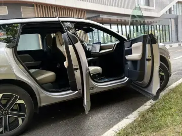 2026 Volvo XC70 с пробегом 22 000 км