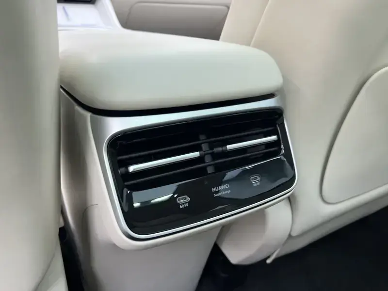 2026 Luxeed R7 с пробегом 25 300 км