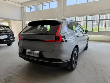 2026 Volvo XC70 с пробегом 100 км