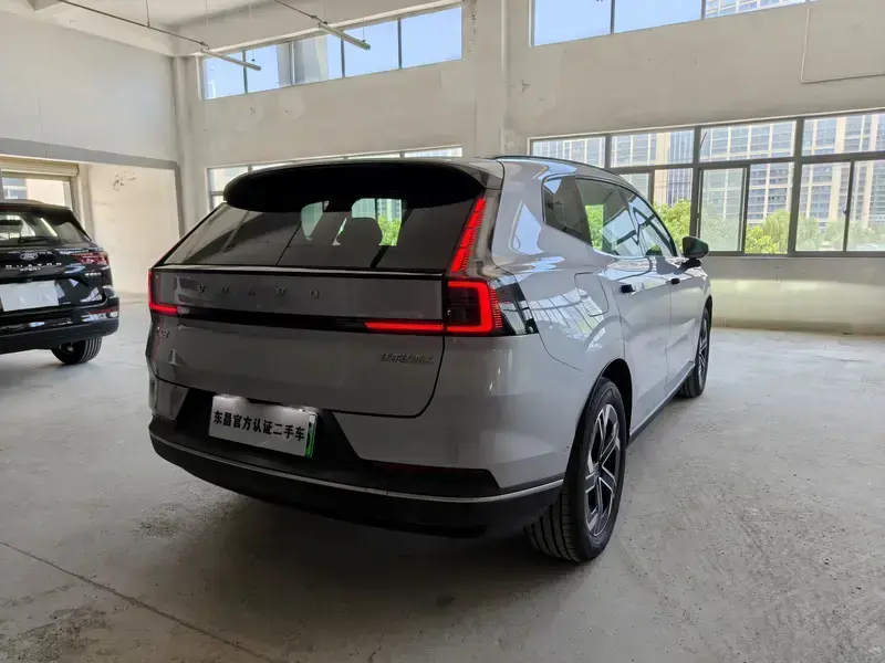 2026 Volvo XC70 с пробегом 100 км