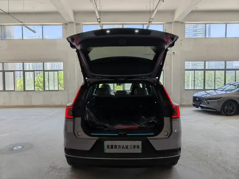 2026 Volvo XC70 с пробегом 100 км