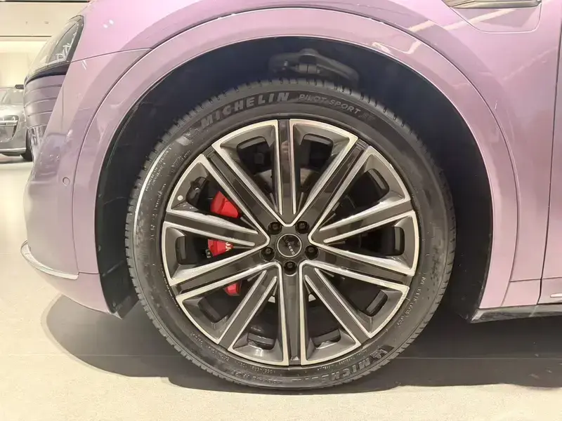 2025 Luxeed R7 с пробегом 9 000 км