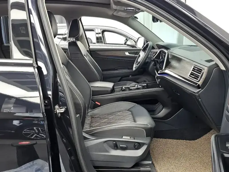 2025 Volkswagen Atlas с пробегом 17 653 км