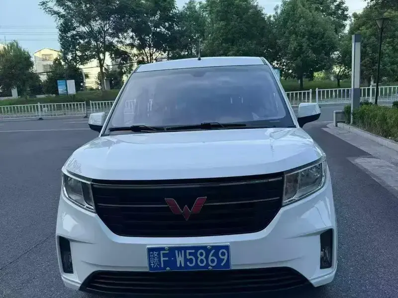 2020 Wuling Hongguang Plus с пробегом 72 000 км