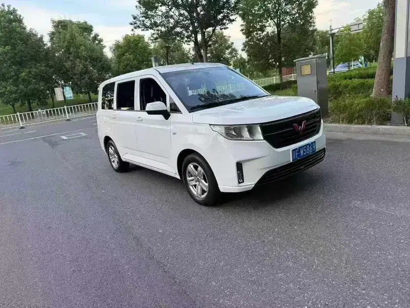2020 Wuling Hongguang Plus с пробегом 72 000 км