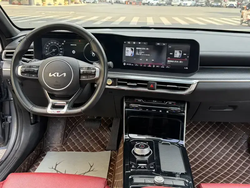 2021 Kia K5 с пробегом 36 000 км
