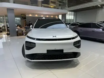 2022 Xpeng G9 с пробегом 105 200 км