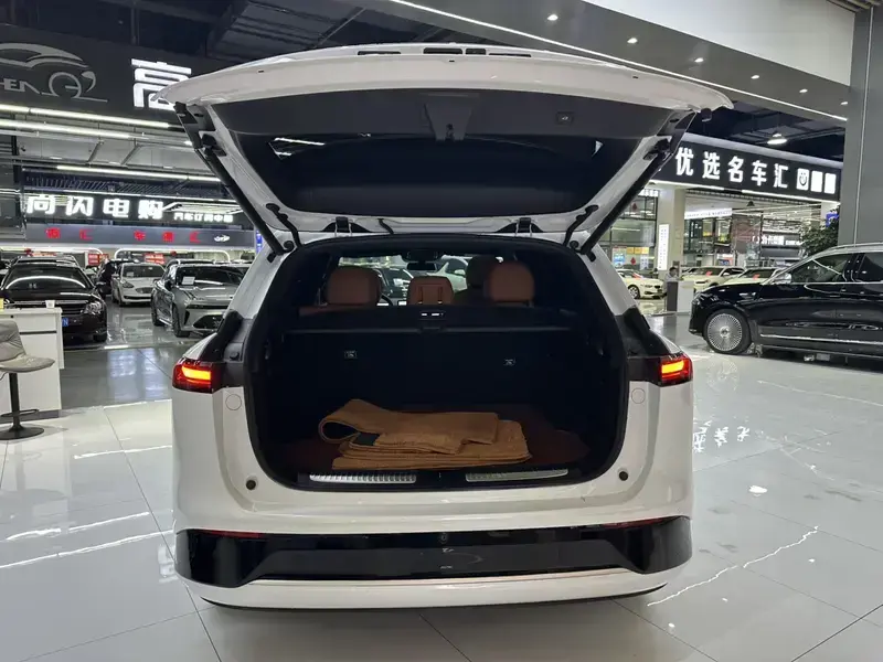 2022 Xpeng G9 с пробегом 105 200 км