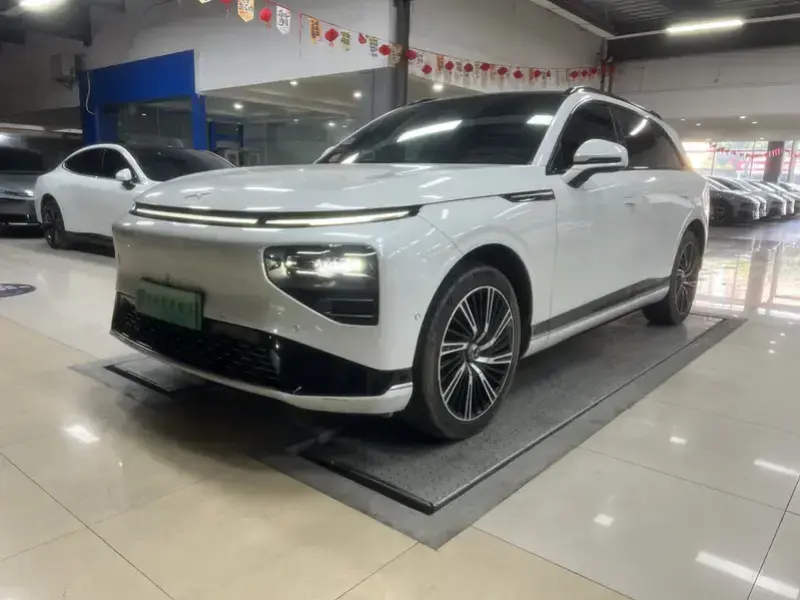 2022 Xpeng G9 с пробегом 102 000 км