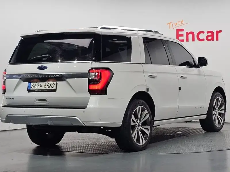2021 Ford Expedition с пробегом 64 028 км