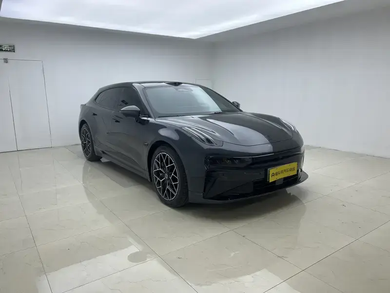 2026 Zeekr 001 с пробегом 17 500 км