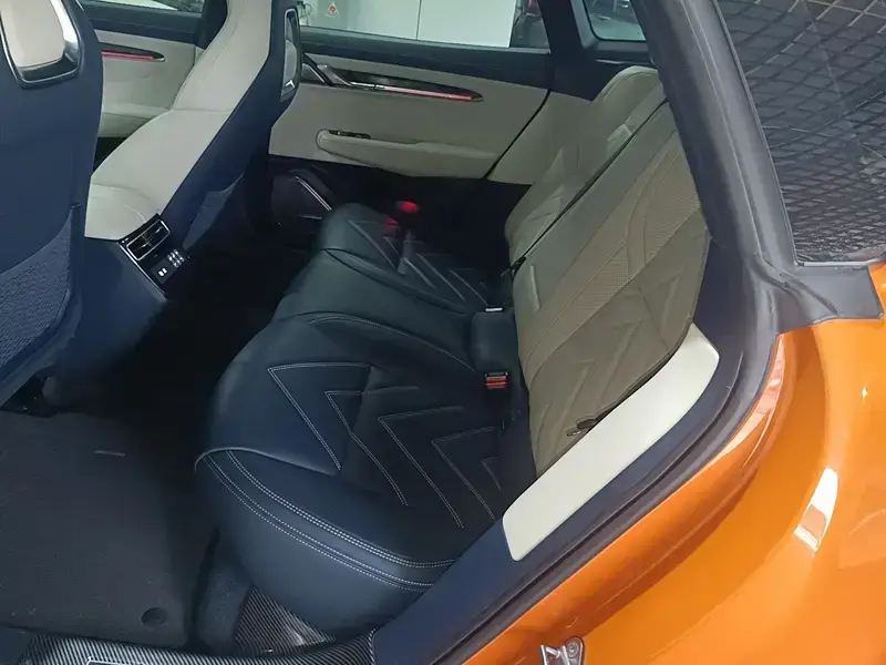 2023 Zeekr 001 с пробегом 77 800 км