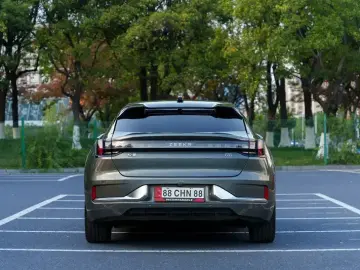 2022 Zeekr 001 с пробегом 100 000 км