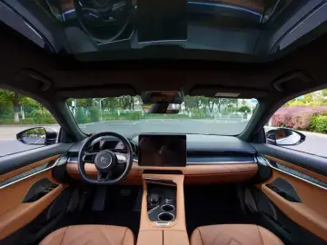 2022 Zeekr 001 с пробегом 100 000 км