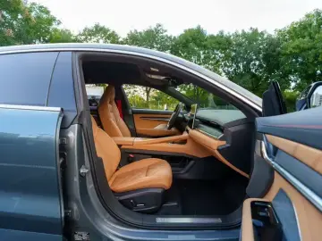 2022 Zeekr 001 с пробегом 100 000 км