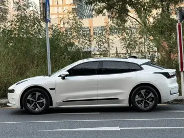 2023 Zeekr 001 с пробегом 7 500 км