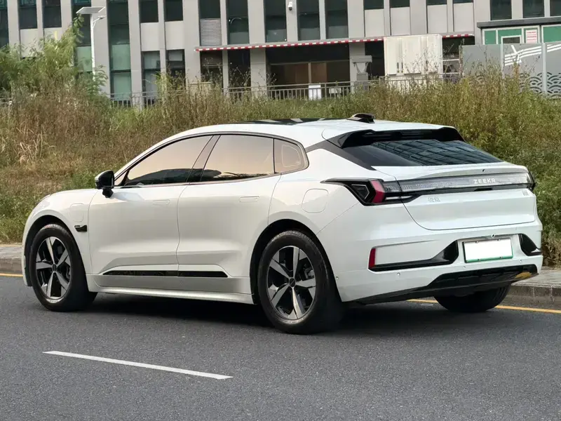 2023 Zeekr 001 с пробегом 7 500 км