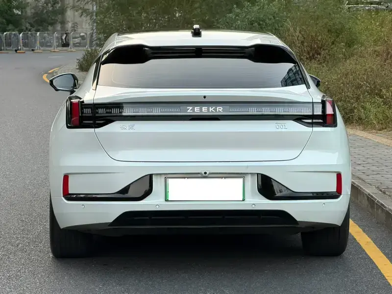 2023 Zeekr 001 с пробегом 7 500 км