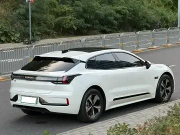 2023 Zeekr 001 с пробегом 7 500 км