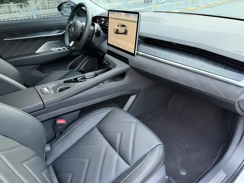 2023 Zeekr 001 с пробегом 7 500 км