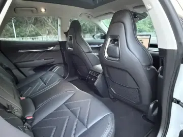 2023 Zeekr 001 с пробегом 7 500 км