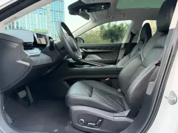 2023 Zeekr 001 с пробегом 7 500 км