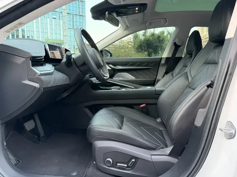 2023 Zeekr 001 с пробегом 7 500 км