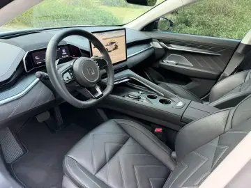 2023 Zeekr 001 с пробегом 7 500 км