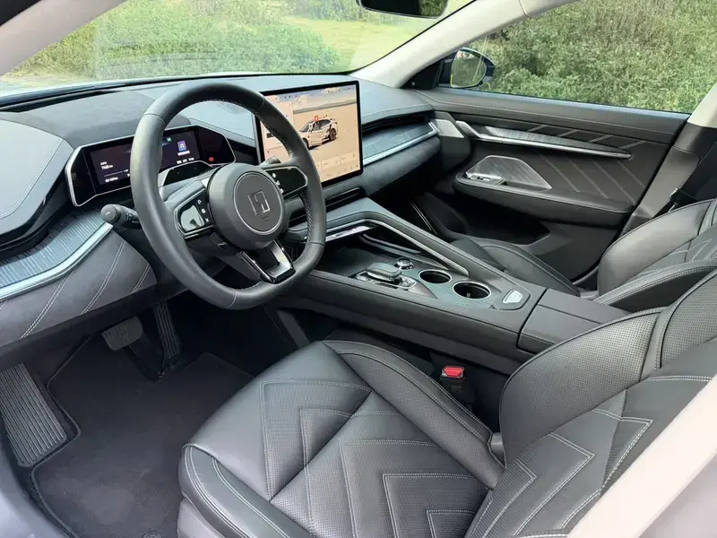 2023 Zeekr 001 с пробегом 7 500 км