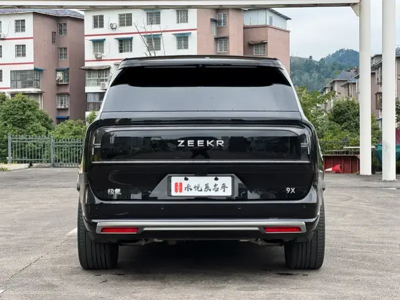 2025 Zeekr 9X с пробегом 17 000 км