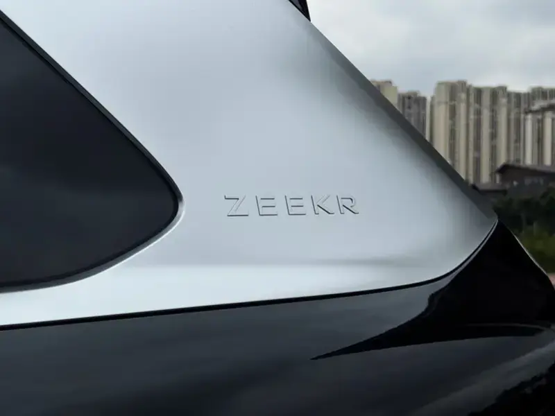 2025 Zeekr 9X с пробегом 17 000 км
