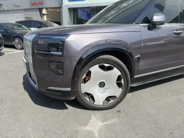 2025 Zeekr 9X с пробегом 16 000 км