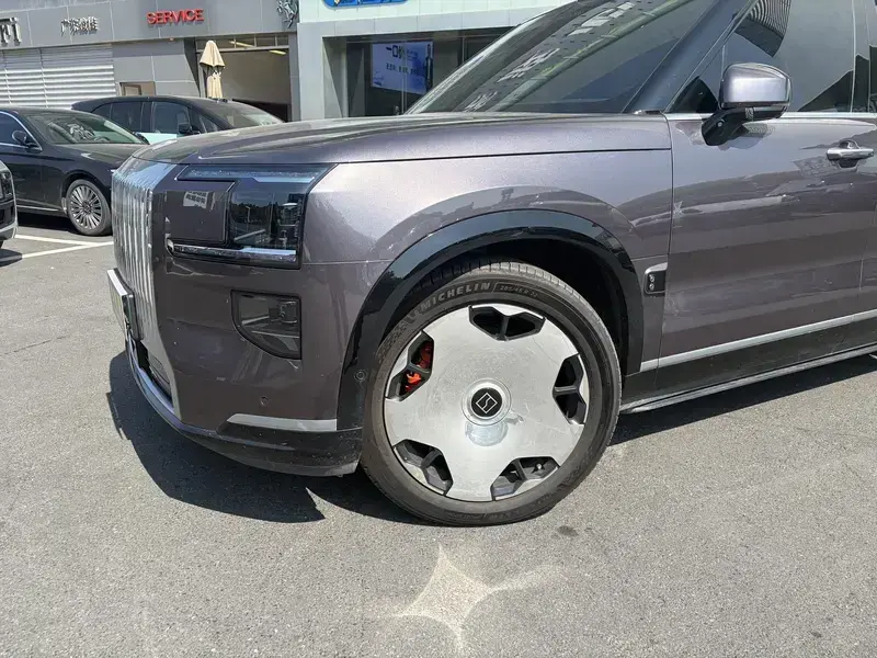 2025 Zeekr 9X с пробегом 16 000 км